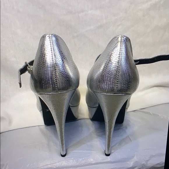 Anne Michelle Women’s 7 Stiletto with 5-1/2” Heels - Picture 3 of 3